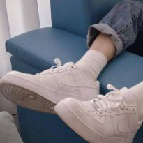 时尚潮流，搭配板鞋与袜子的绝妙组合