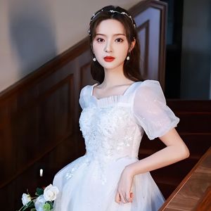 礼服搭配发型选择指南：优雅造型提升气质美感-美派服饰网