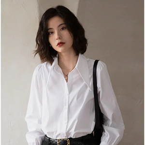 白色衬衣搭配指南：7种经典穿搭方法展现不同风格-美派服饰网