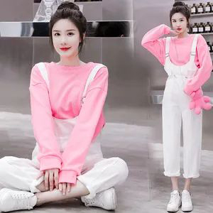 粉色卫衣配背带裤穿搭指南，甜美潮流造型轻松get-美派服饰网