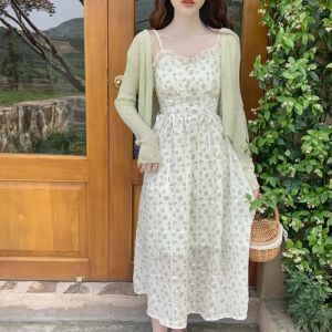 长款碎花吊带裙搭配技巧，打造夏日甜美浪漫造型-美派服饰网