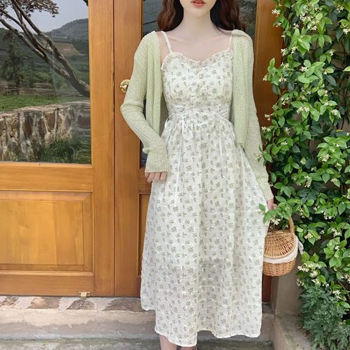 长款碎花吊带裙搭配技巧,打造夏日甜美浪漫造型-美派服饰网(图1) 长款碎花吊带裙搭配技巧,打造夏日甜美浪漫造型-美派服饰网(图1)