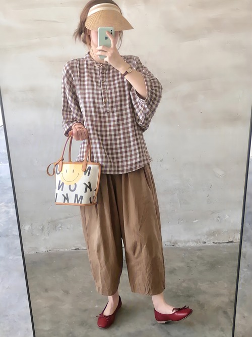 格子衫配灯笼裤穿搭指南,打造时尚舒适的潮流造型-美派服饰网(图1) 格子衫配灯笼裤穿搭指南,打造时尚舒适的潮流造型-美派服饰网(图1)