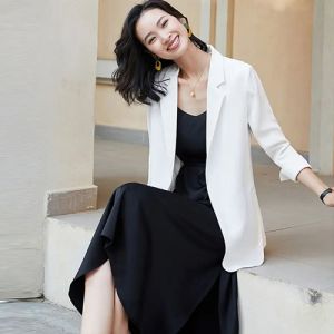 白色西服配裙子搭配指南：五种风格打造时尚造型-美派服饰网