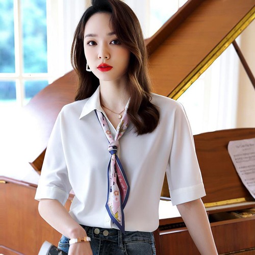 白衬衫配丝巾穿搭指南，优雅时尚组合技巧全解-美派服饰网(图2)