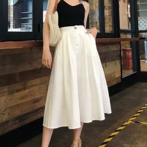 白色半身A字裙搭配什么上衣？7种时尚穿搭技巧-美派服饰网