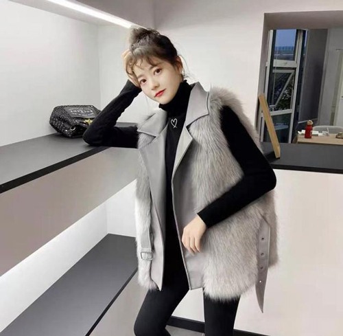 皮草马甲搭配指南：打造奢华时尚穿搭风格-美派服饰网(图2)