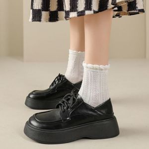 小皮鞋配袜子搭配指南：6种袜型打造时尚造型-美派服饰网