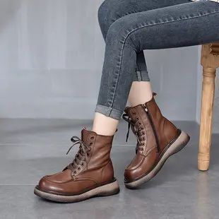 大头短靴搭配指南:牛仔裤高腰裤运动裤穿搭技巧-美派服饰网(图1) 大头短靴搭配指南:牛仔裤高腰裤运动裤穿搭技巧-美派服饰网(图1)