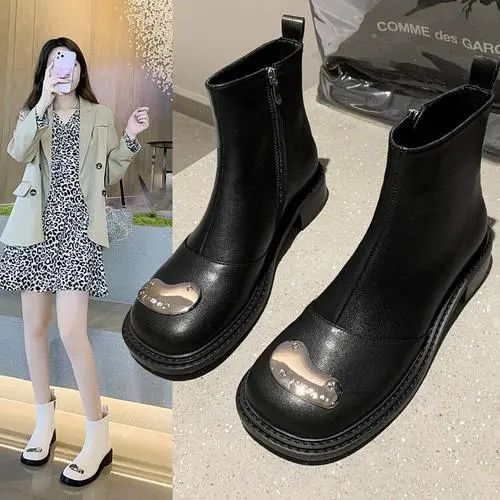 大头短靴搭配指南:牛仔裤高腰裤运动裤穿搭技巧-美派服饰网(图3) 大头短靴搭配指南:牛仔裤高腰裤运动裤穿搭技巧-美派服饰网(图3)