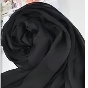 黑色围巾搭配技巧大全，轻松驾驭各种时尚造型-美派服饰网