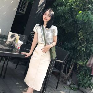 白色牛仔长裙搭配指南：清爽休闲时尚穿搭技巧-美派服饰网