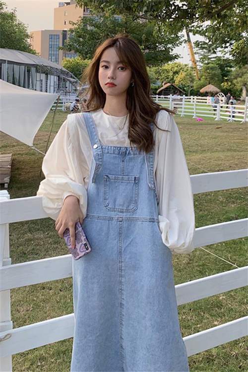 背带短裙搭配指南：6种时尚造型轻松穿出青春活力-美派服饰网(图1)