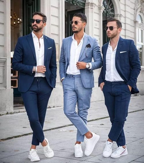西裤配运动鞋穿搭指南：打造休闲时尚造型-美派服饰网(图1)