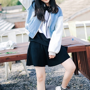 棒球服配短裙穿搭指南，打造休闲运动时尚造型-美派服饰网