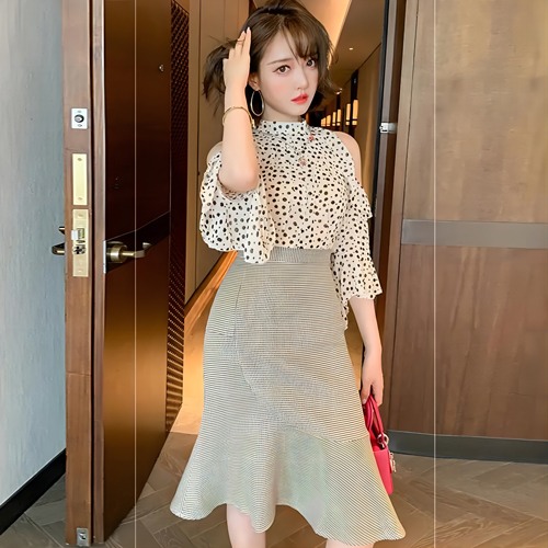 波点衬衫配裙子穿搭指南,轻松打造优雅时尚造型-美派服饰网(图3) 波点衬衫配裙子穿搭指南,轻松打造优雅时尚造型-美派服饰网(图3)