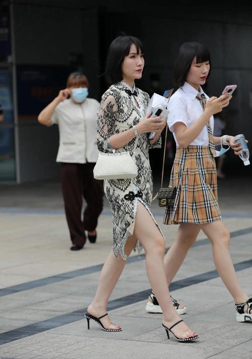 旗袍配凉鞋怎么选？高跟凉鞋与舒适搭配技巧全攻略-美派服饰网(图2)