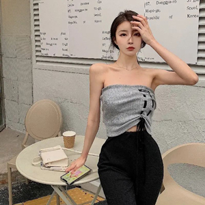 露肩衣服怎么搭配内衣不外露 乳贴手提胸罩选择技巧-美派服饰网