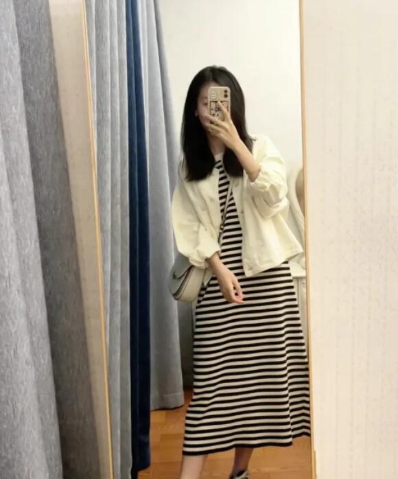 白色夹克搭配什么衣服好看？10种时尚女生穿搭技巧-美派服饰网(图3)