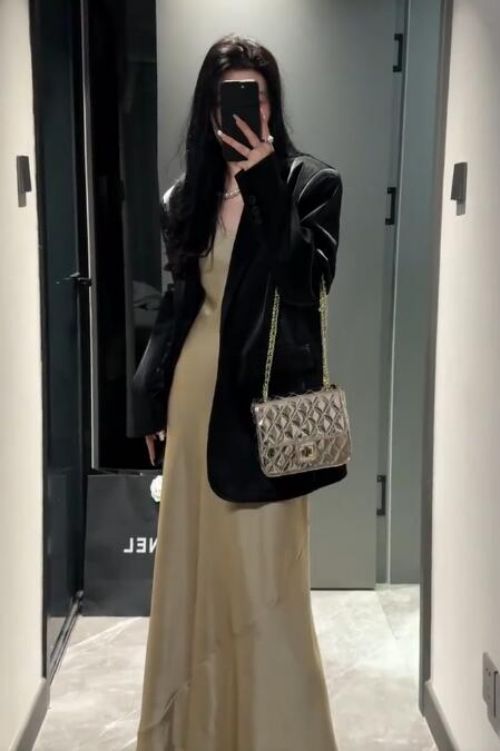 连衣裙配短外套穿搭指南:8种时尚外套选择技巧-美派服饰网(图3) 连衣裙配短外套穿搭指南:8种时尚外套选择技巧-美派服饰网(图3)