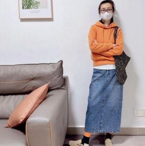 橙色连帽卫衣搭配指南：9种时尚穿搭方法打造休闲造型-美派服饰