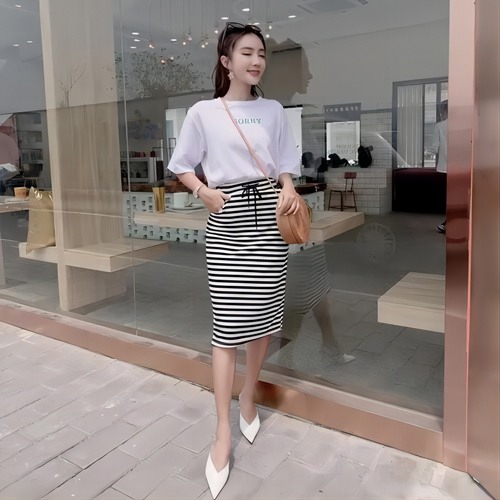 黑白条纹半身裙搭配指南：9种时尚组合打造经典造型-美派服饰网(图1)