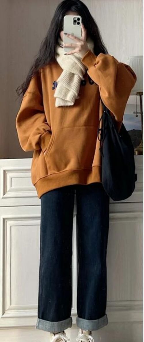 橙色连帽卫衣搭配指南:9种时尚穿搭方法打造休闲造型-美派服饰网(图5) 橙色连帽卫衣搭配指南:9种时尚穿搭方法打造休闲造型-美派服饰网(图5)