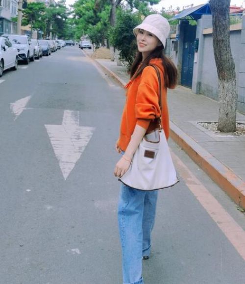 橙色连帽卫衣搭配指南:9种时尚穿搭方法打造休闲造型-美派服饰网(图1) 橙色连帽卫衣搭配指南:9种时尚穿搭方法打造休闲造型-美派服饰网(图1)