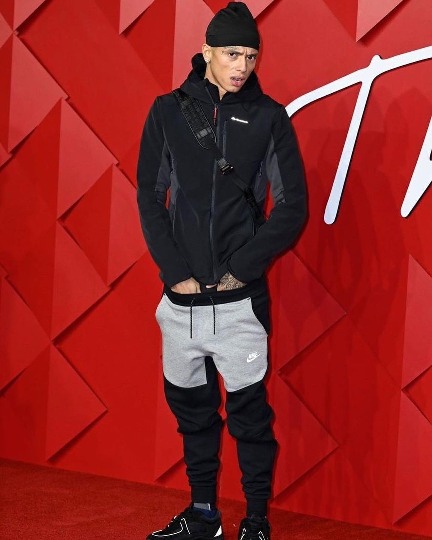 迪卡侬进军太空推出宇航服，平价品牌高端化转型新路径-美派服饰网(图15)