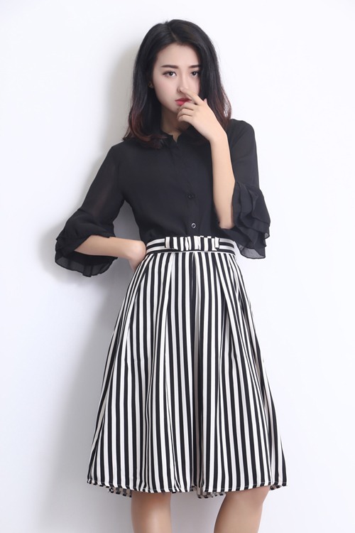 黑白条纹半身裙搭配指南：9种时尚组合打造经典造型-美派服饰网(图2)