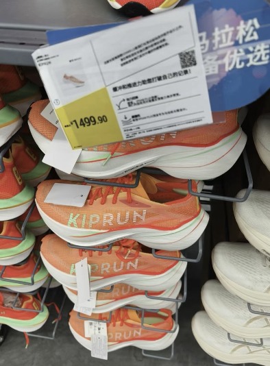 迪卡侬进军太空推出宇航服，平价品牌高端化转型新路径-美派服饰网(图18)