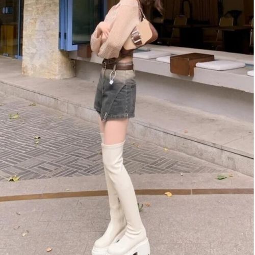 白色过膝长靴搭配技巧,打造多种时尚造型风格-美派服饰网(图2) 白色过膝长靴搭配技巧,打造多种时尚造型风格-美派服饰网(图2)