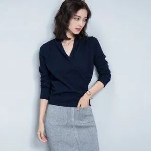 V领针织衫搭配指南：打造多样风格的穿搭技巧-美派服饰网