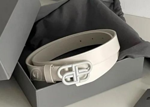 银色短裤配什么颜色腰带好看 搭配技巧分享-美派服饰网(图2)