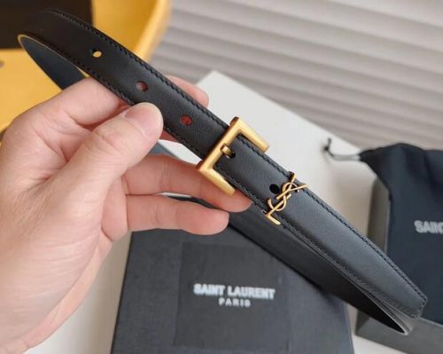 银色短裤配什么颜色腰带好看 搭配技巧分享-美派服饰网(图1)