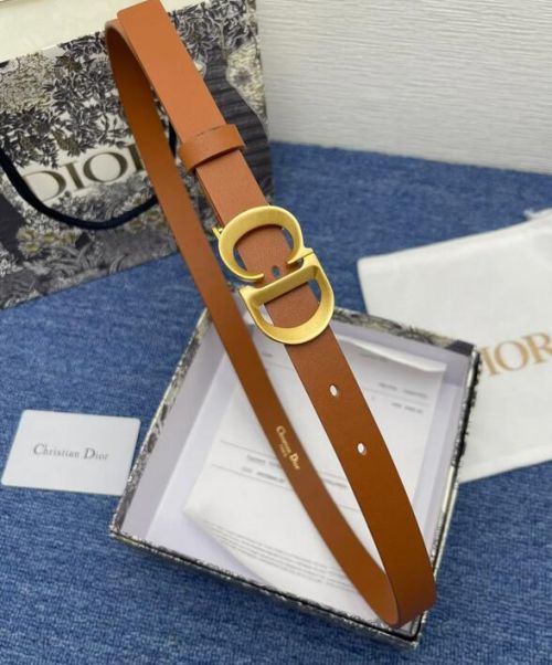 银色短裤配什么颜色腰带好看 搭配技巧分享-美派服饰网(图4)