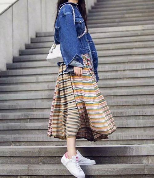 条纹长裙搭配指南：9种时尚上衣组合打造个性造型-美派服饰网(图2)