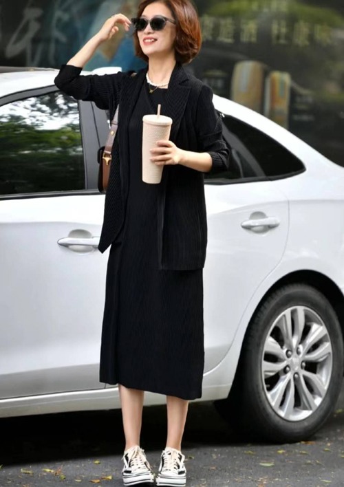 黑色长裙配什么鞋子好看?6种鞋款搭配技巧全攻略-美派服饰网(图3) 黑色长裙配什么鞋子好看?6种鞋款搭配技巧全攻略-美派服饰网(图3)