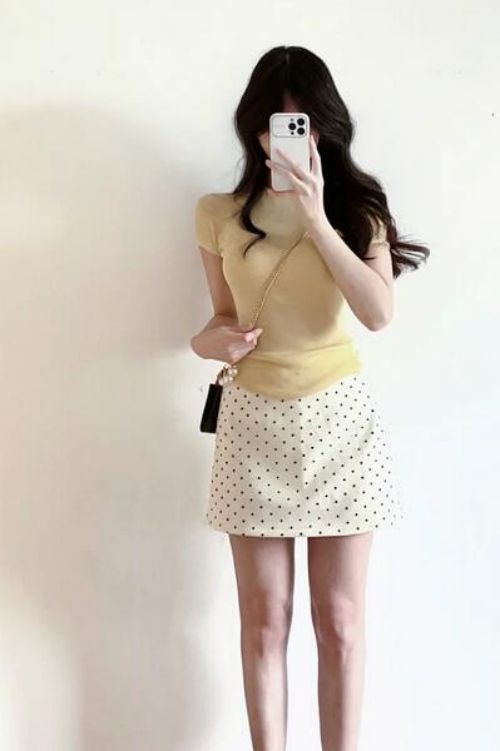 A字裙搭配上衣选择技巧，修身与宽松版型搭配指南-美派服饰网(图2)