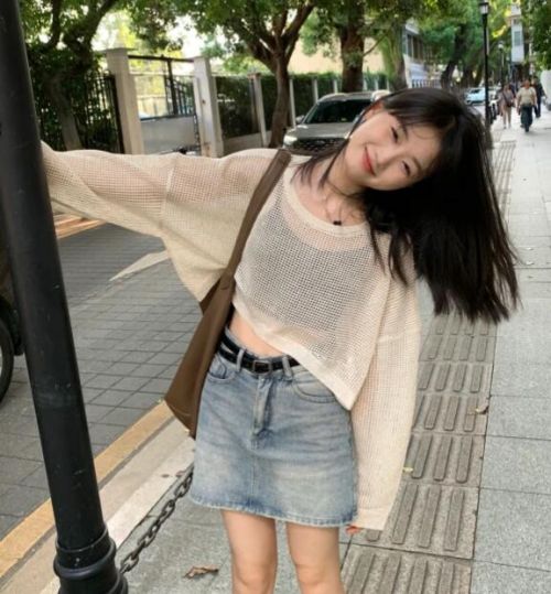 A字裙搭配上衣选择技巧，修身与宽松版型搭配指南-美派服饰网(图1)