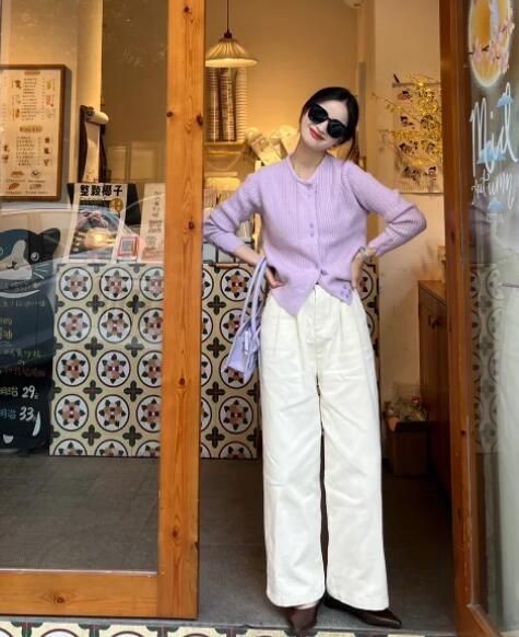 紫色毛衣配什么颜色裤子好看 7种经典搭配方案推荐-美派服饰网(图3) 紫色毛衣配什么颜色裤子好看 7种经典搭配方案推荐-美派服饰网(图3)