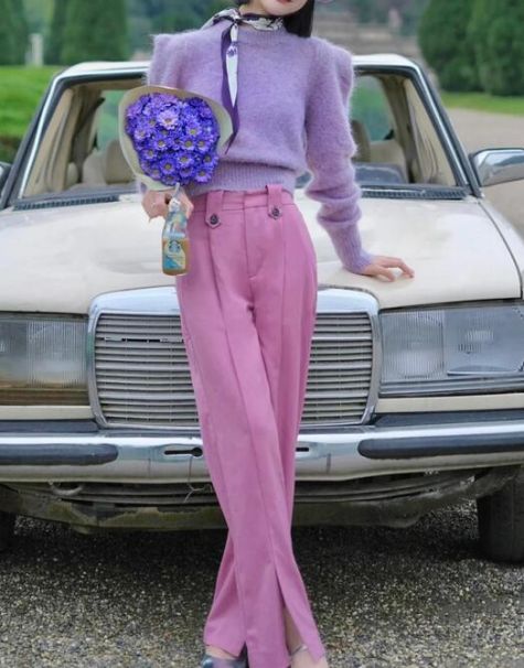 紫色毛衣配什么颜色裤子好看 7种经典搭配方案推荐-美派服饰网(图5) 紫色毛衣配什么颜色裤子好看 7种经典搭配方案推荐-美派服饰网(图5)