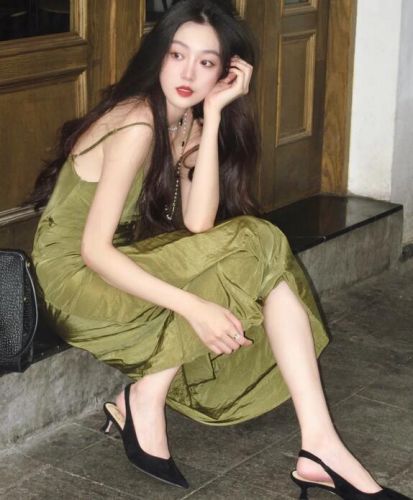 青绿色裙子配什么颜色鞋子好看 搭配技巧分享-美派服饰网(图3) 青绿色裙子配什么颜色鞋子好看 搭配技巧分享-美派服饰网(图3)