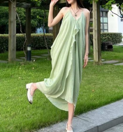 青绿色裙子配什么颜色鞋子好看 搭配技巧分享-美派服饰网(图2) 青绿色裙子配什么颜色鞋子好看 搭配技巧分享-美派服饰网(图2)