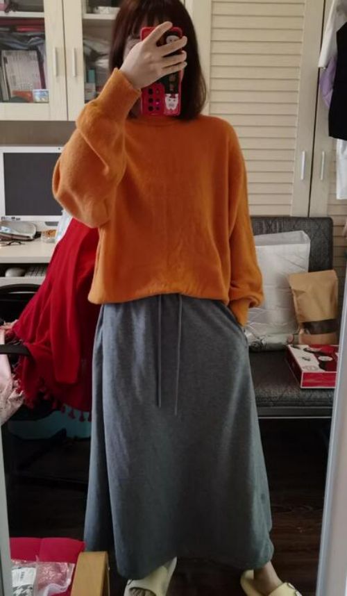 橙色毛衣配什么颜色裙子好看 7种经典搭配方案推荐-美派服饰网(图3)