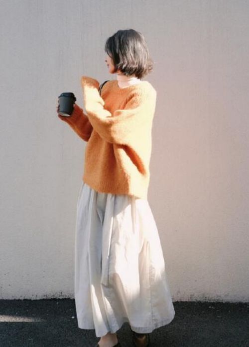 橙色毛衣配什么颜色裙子好看 7种经典搭配方案推荐-美派服饰网(图1)