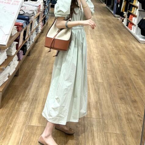 青绿色裙子配什么颜色鞋子好看 搭配技巧分享-美派服饰网(图4) 青绿色裙子配什么颜色鞋子好看 搭配技巧分享-美派服饰网(图4)