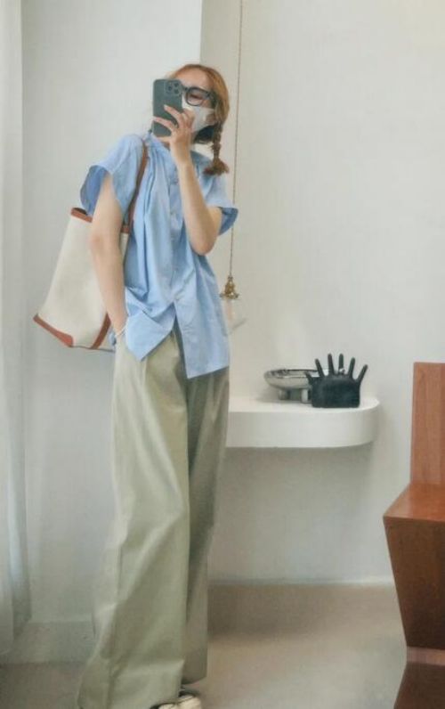 青色裤子搭配什么颜色上衣好看 六种经典配色方案推荐-美派服饰网(图5)