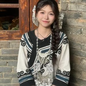 彝族传统上衣搭配什么裤子好看 民族服饰穿搭指南-美派服饰网