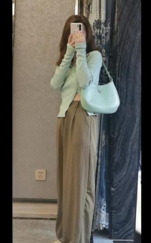 青色上衣搭配什么裤子好看？7种经典配色方案推荐-美派服饰网(图4)